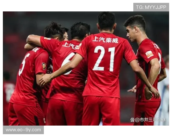 上港球员因放弃足球解围引发争议 赛场失误背后隐藏的问题与反思